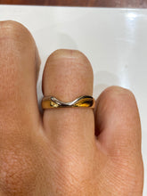 Load image into Gallery viewer, 18ct 2 tone band with curved dip