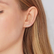 Load image into Gallery viewer, 9ct Gold Cz Baguette Ear Climber