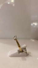 Load image into Gallery viewer, 18ct yellow gold 3 stone ring