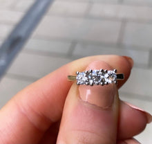 Load image into Gallery viewer, 18ct yellow gold 3 stone ring