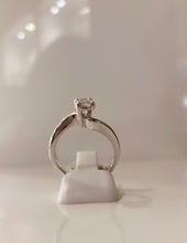 Load image into Gallery viewer, 18CT WHITE GOLD BRILLIANT CUT SOLITAIRE DIAMOND ENGAGEMENT RING