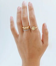 Load image into Gallery viewer, 24 kae twist ring
