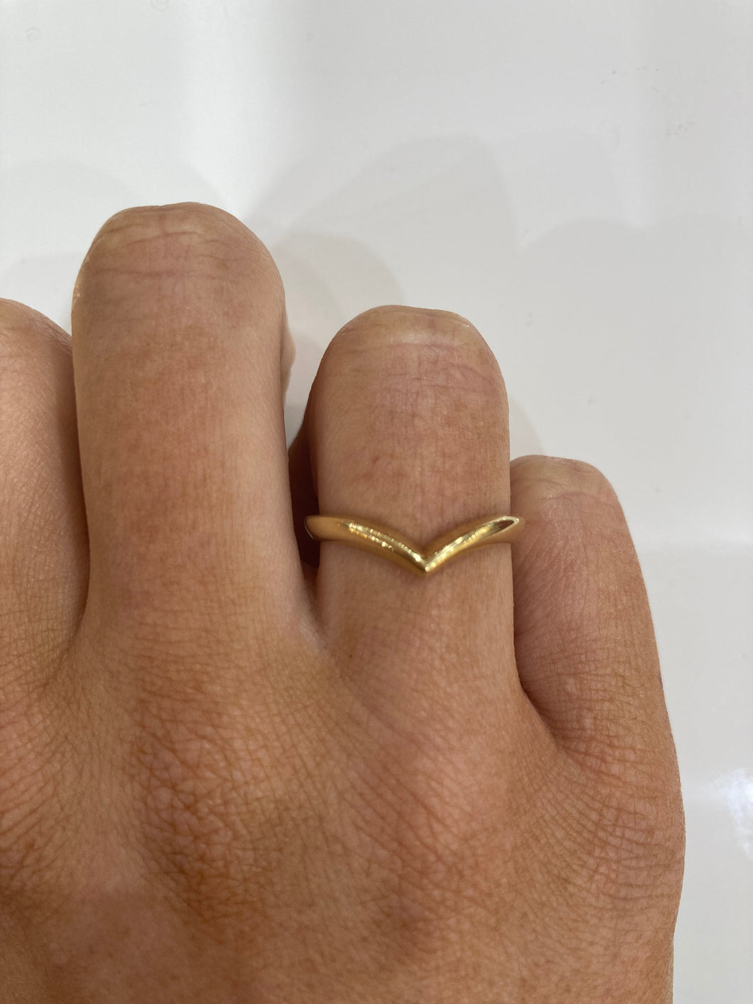 18ct yellow gold wishbone wedding band