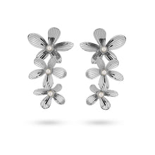 Load image into Gallery viewer, 24 kae flowershaped statement earrings with pearls
