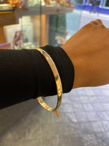 Handmade 9ct yellow gold bangle