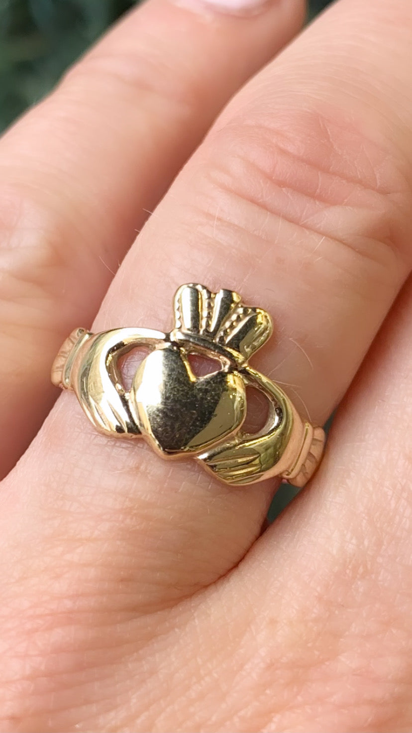 9ct yellow gold Claddagh ring