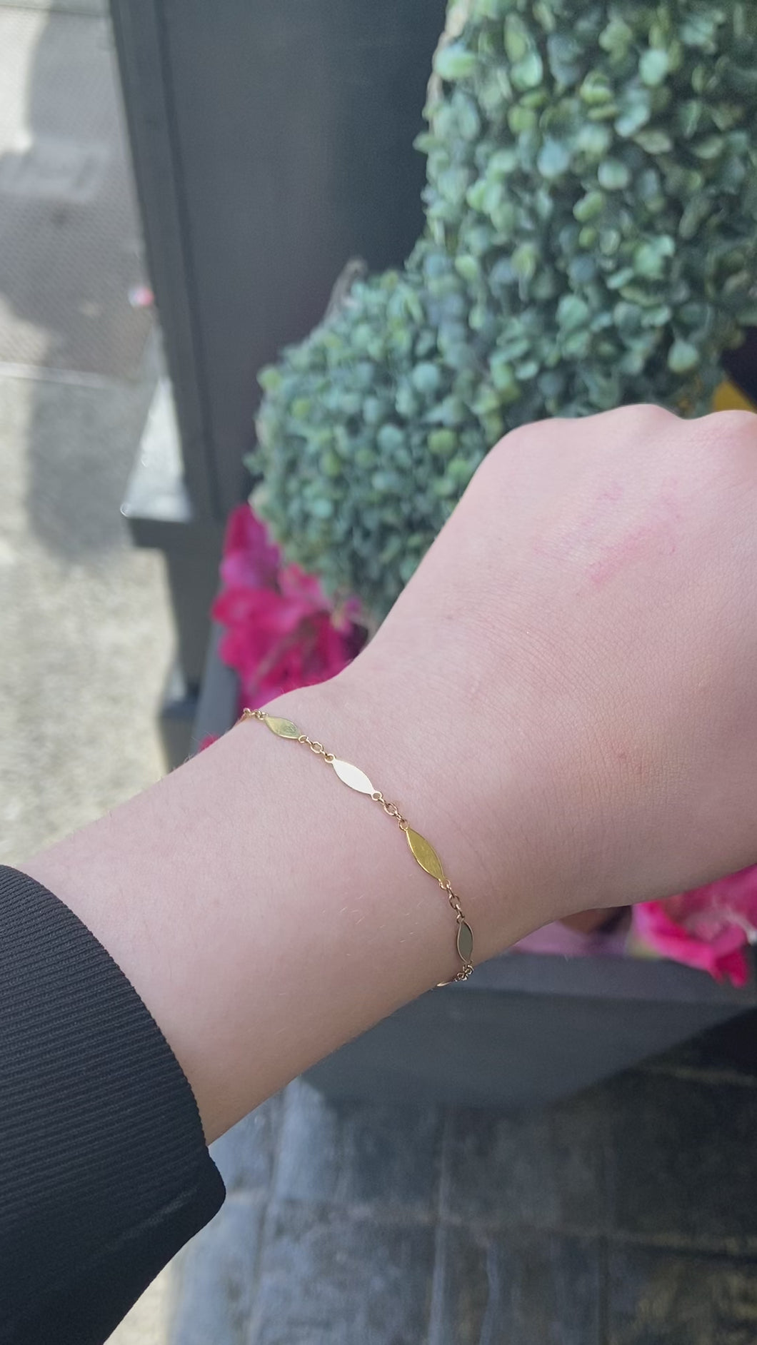 9ct gold oval disc bracelet