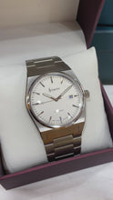 Load and play video in Gallery viewer, Gents Silver Accurist Watch
