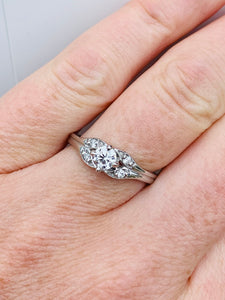 18CT WHITE GOLD SOLITAIRE