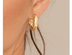 E038-03G Gold Smooth Twist Hoop Stud Earrings