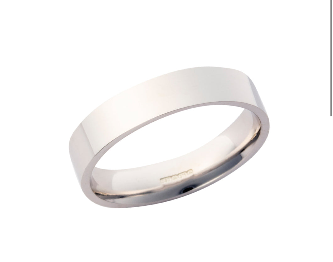 9ct white gold Gents Plain ring w96